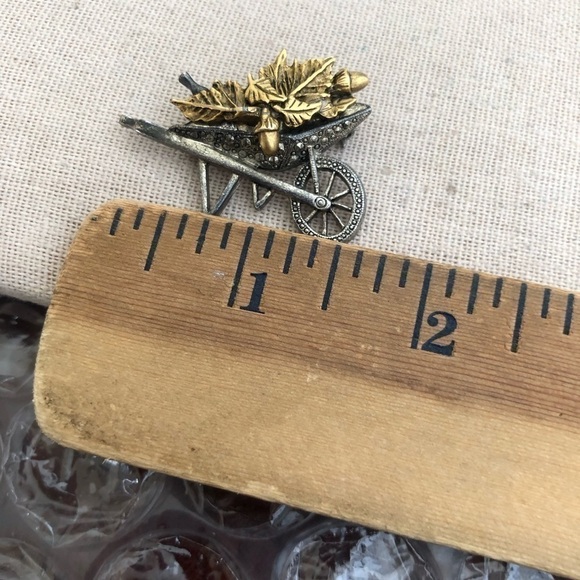 Vintage Wagon Gold Tone Leaf Brooch - Picture 3 of 3